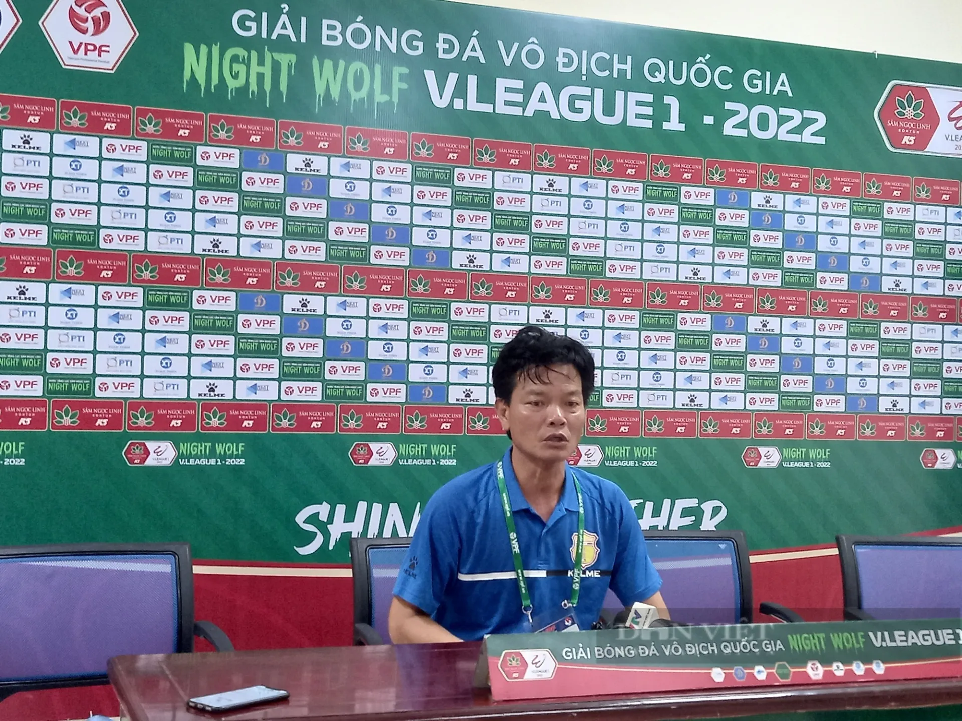 HLV của TP.HCM tức giận với cậu bé nhặt bóng ở trận thua Nam Định