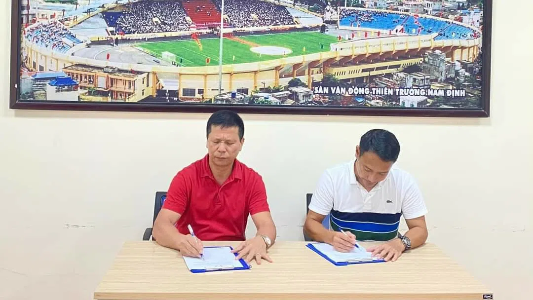 CLB Nam Định ra mắt thuyền trưởng mới, quyết tâm trụ hạng V-League 2022