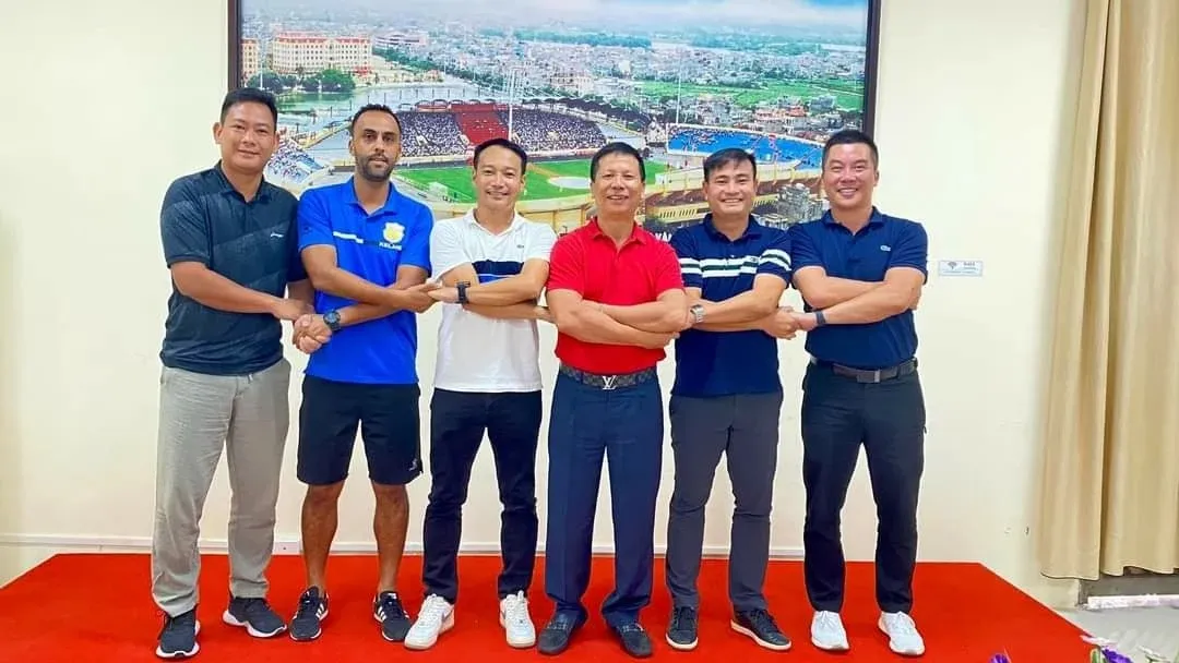 HLV Nguyễn Văn Sỹ tiếp tục gắn bó với CLB Nam Định trong vai trò mới 