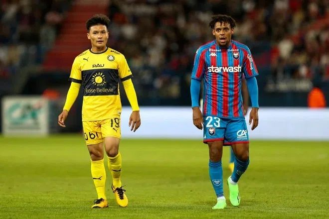 HLV Pau FC 'bóng gió' về tương lai Quang Hải sau trận hòa đội đầu bảng