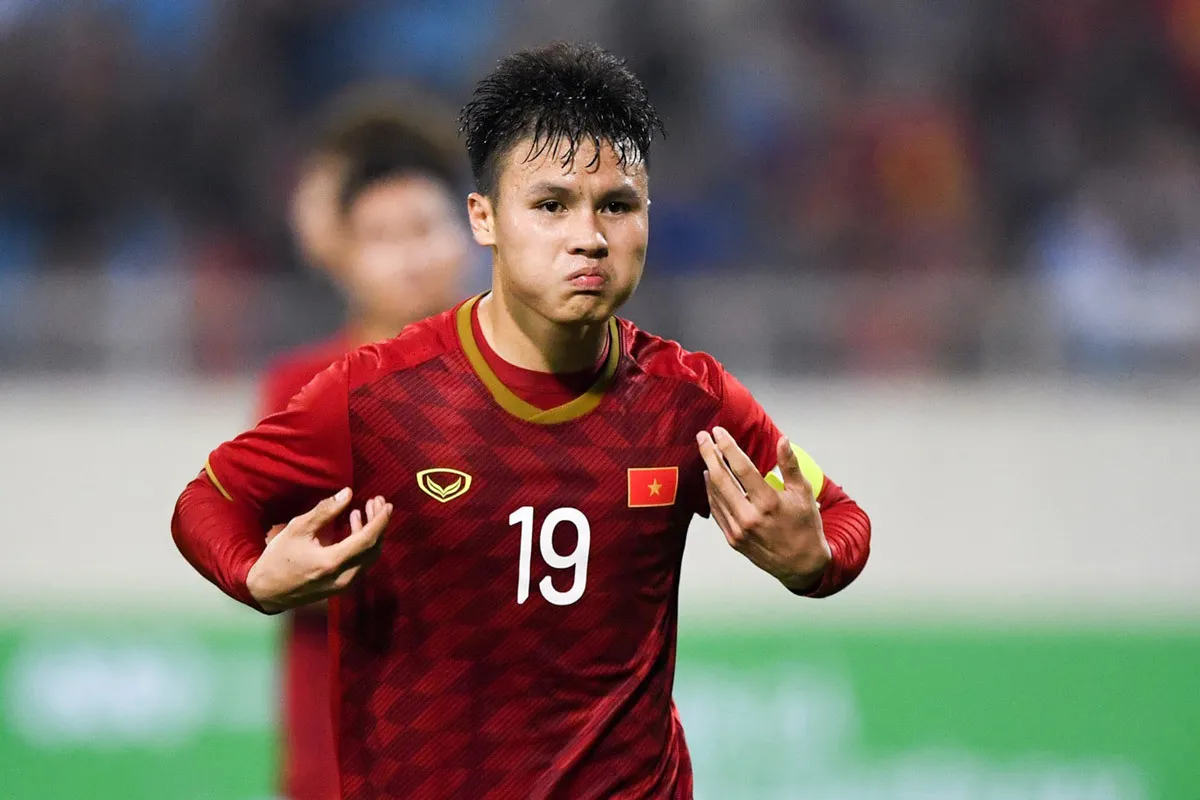 Quang Hải có nên tham dự AFF Cup 2022 nếu được Pau FC 'bật đèn xanh'