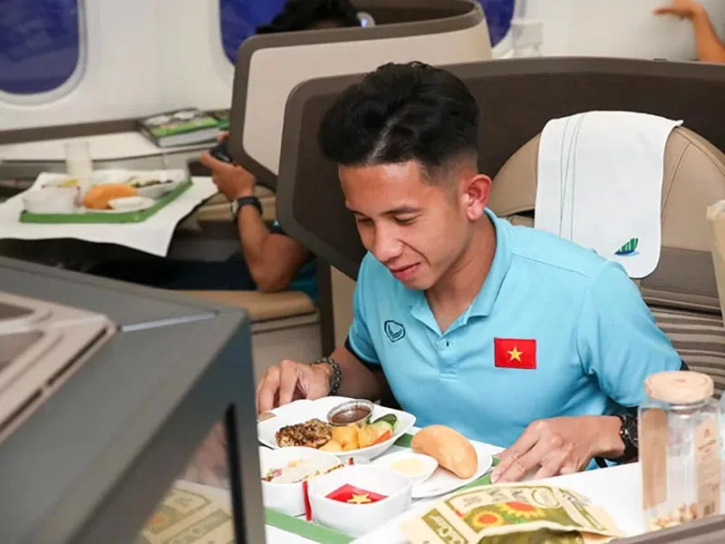 Chế độ dinh dưỡng của ĐT Việt Nam trước và sau mỗi trận đấu?