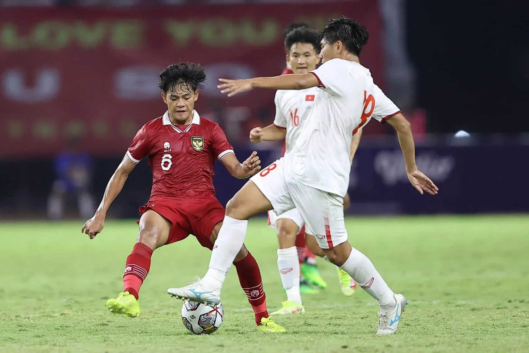 CĐV Indonesia liên tục mỉa mai U20 Việt Nam sau 