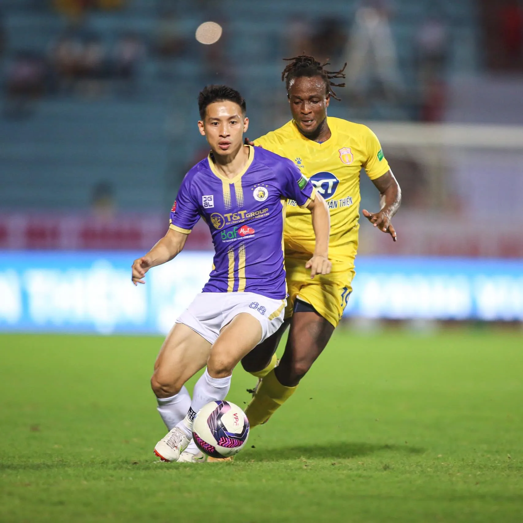 Tiền vệ Hà Nội FC bày tỏ sự ấn tượng với 'cầu thủ số 12' của Nam Định