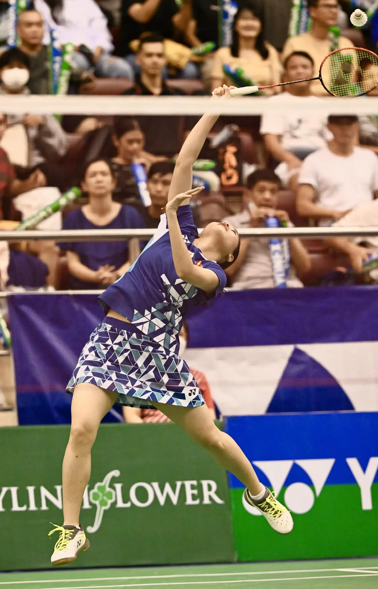 Hoa khôi cầu lông Nguyễn Thùy Linh giành vé vào bán kết giải Australia 2022