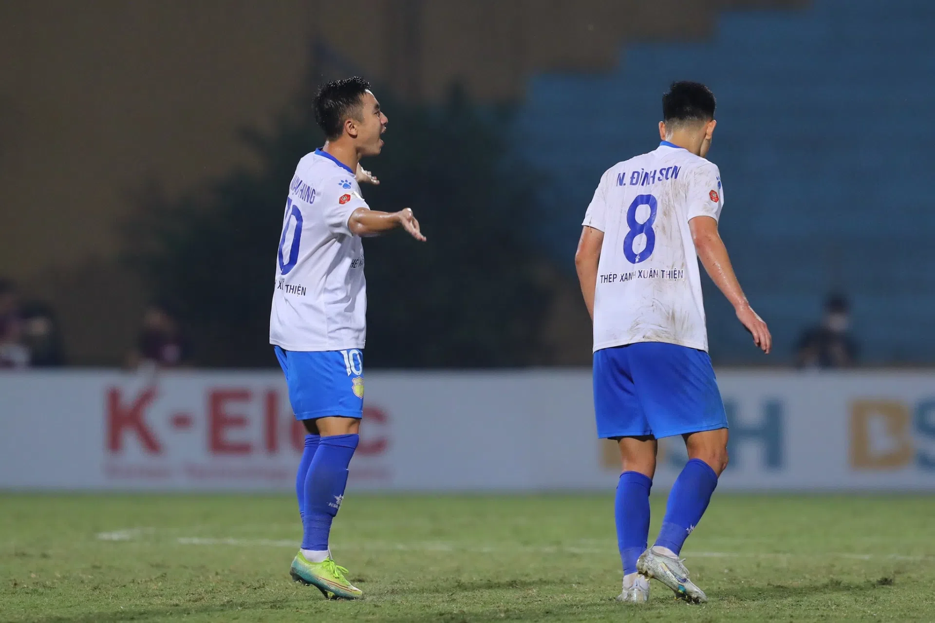 HLV Vũ Hồng Việt khẳng định Hà Nội FC quá mạnh, tiến cử 2 cầu thủ cho HLV Park Hang-seo