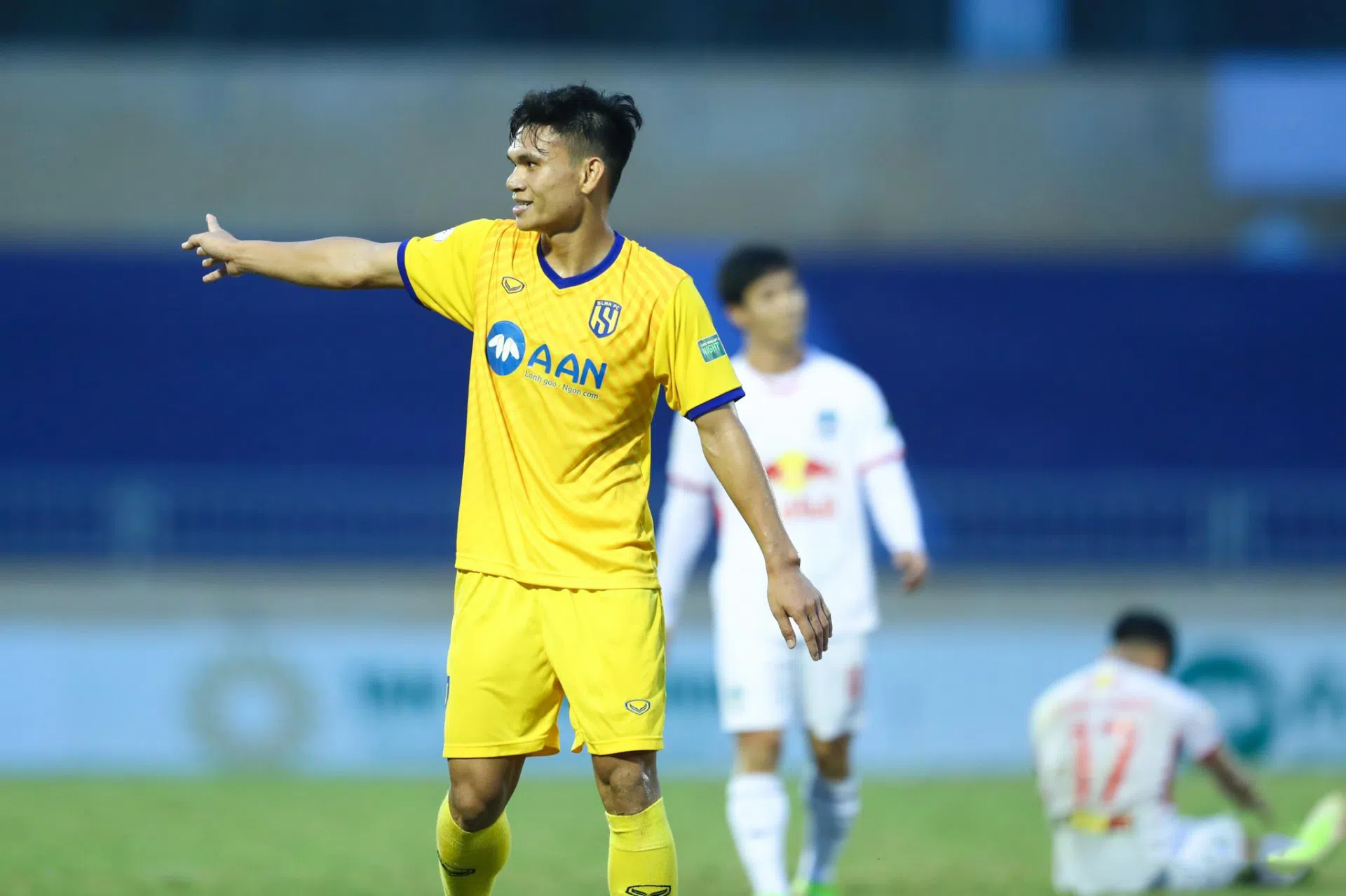 Đội hình tiêu biểu vòng 19 V-League: Xuất hiện thêm gương mặt mới