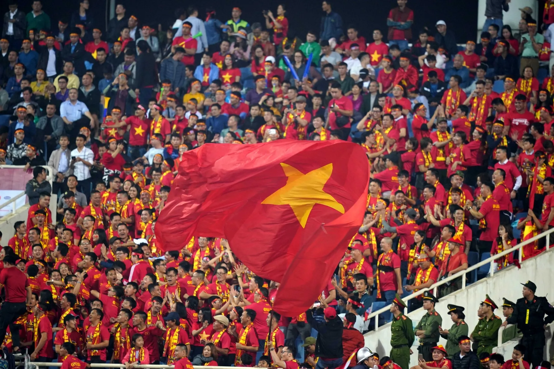Bóng đá Việt Nam vượt mặt hàng loạt ông lớn châu Á trên BXH đặc biệt