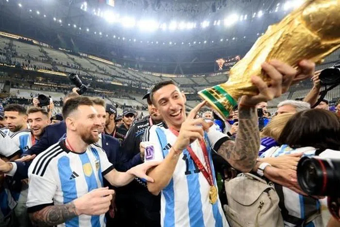 SỐC: Bí mật không ai ngờ tới trong bức ảnh lập kỷ lục trên Instagram của Messi