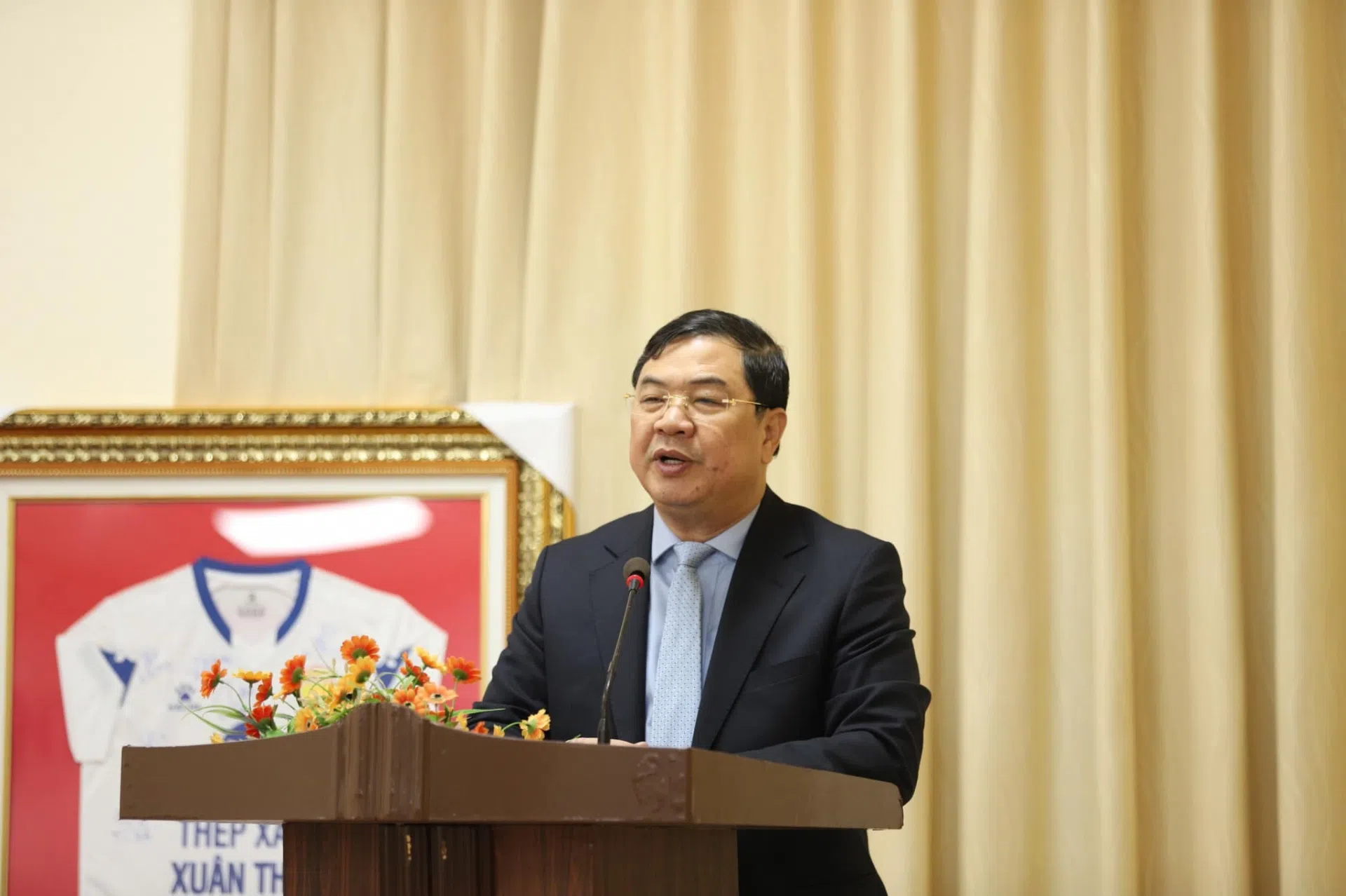 V-League 2023: HLV Vũ Hồng Việt cùng dàn tân binh nói gì ở buổi gặp mặt BLĐ tỉnh Nam Định