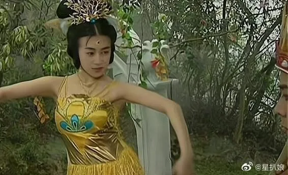 Nhan sắc 'công chúa Khổng Tước hàng fake' khiến dân tình ngã ngửa.