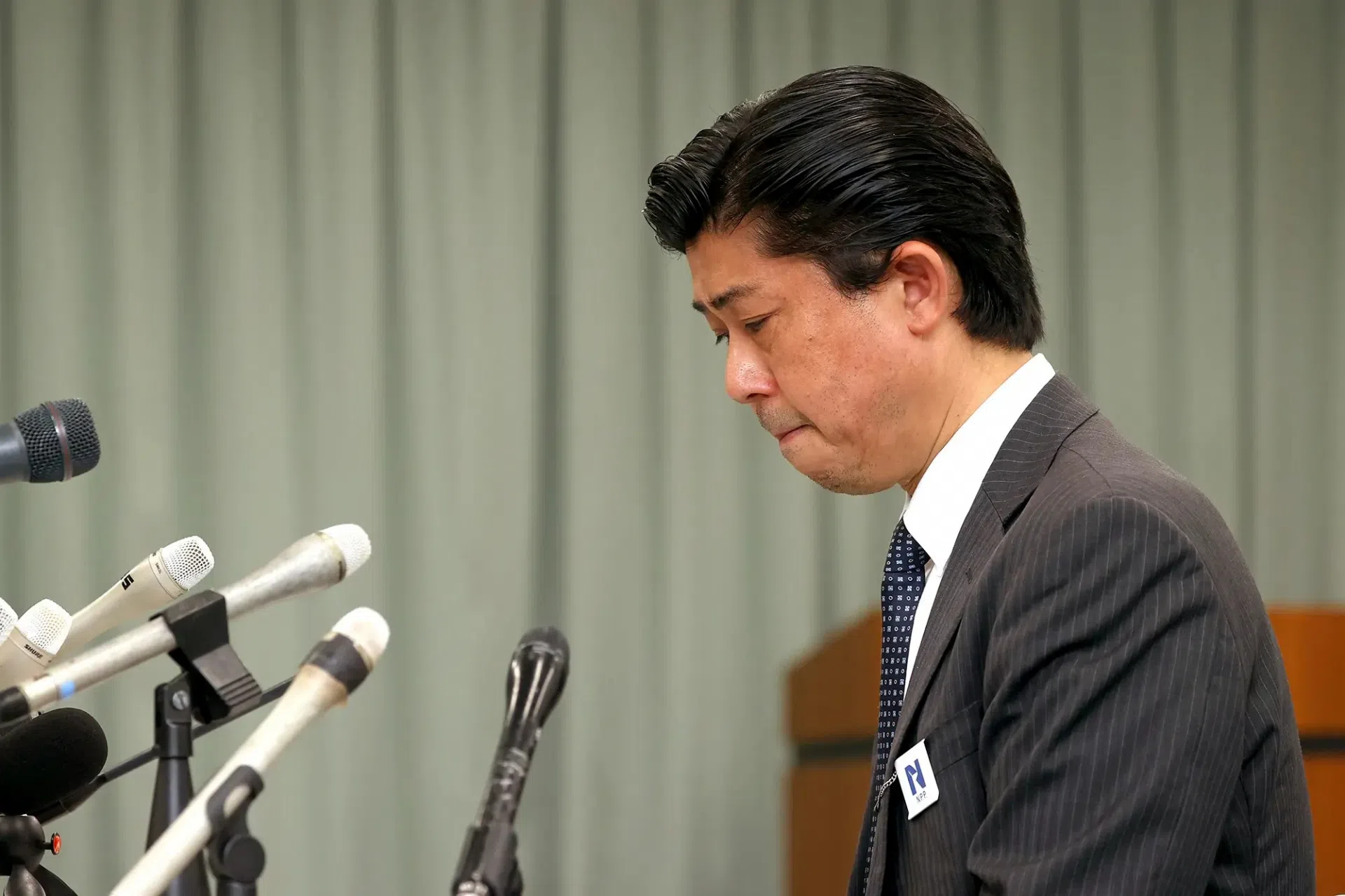 Cảnh sát trưởng Nara Tomoaki Onizuka  vô cùng hối hận trước thảm kịch xảy ra với cựu thủ tướng Shinzo Abe. Ảnh: AP