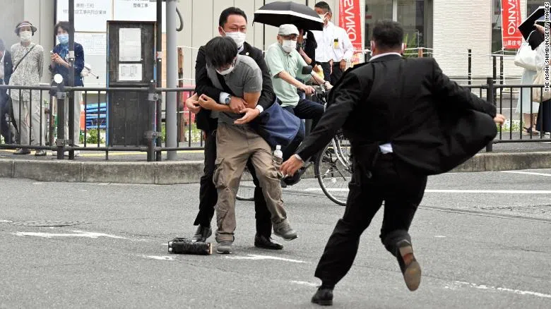 Nghi phạm Yamagami bị bắt ngay tại hiện trường vụ ám sát cựu thủ tướng Shinzo Abe.