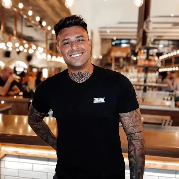 Lewis Ellis đã theo dõi hành trình của chiếc AirPods suốt 5 tháng.