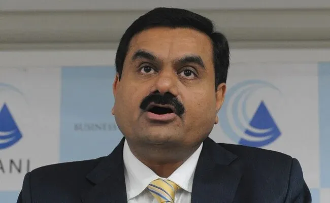 Tỷ phú Gautam Adani đã làm rạng ranh châu Á khi trở thành một trong 3 người giàu nhất thế giới.