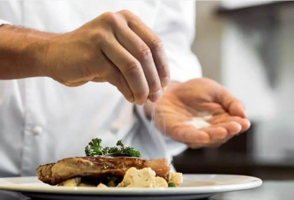 4 loại thực phẩm là 'ác mộng' của cơ thể và não bộ nhưng nhiều người mê như điếu đổ