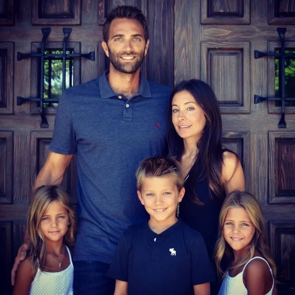 Mềm nhũn tim khi chiêm ngưỡng nhan sắc cặp song sinh đẹp nhất thế giới