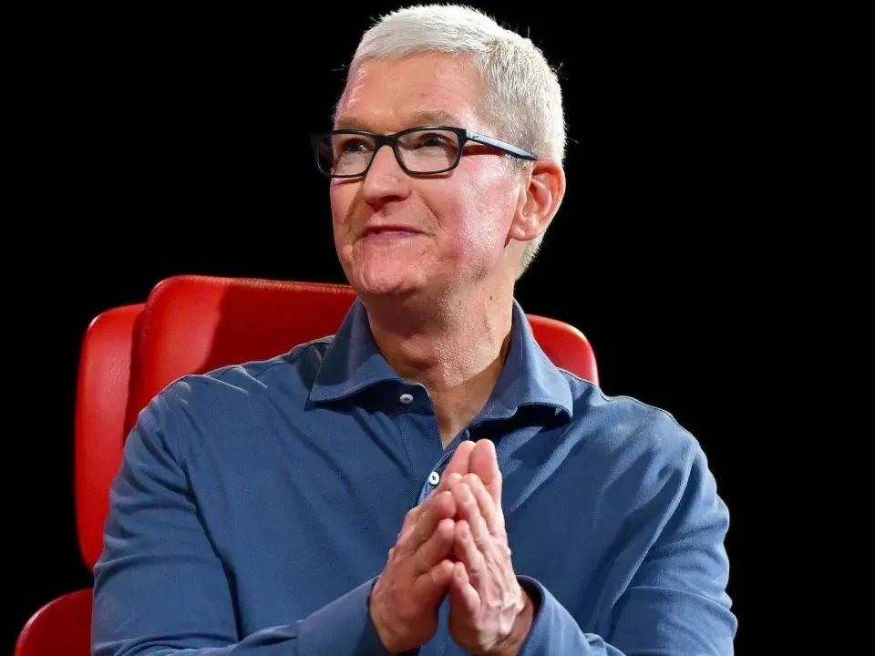 Tim Cook gợi ý 'mua iPhone cho mẹ bạn' sau lời phàn nàn về chất lượng video