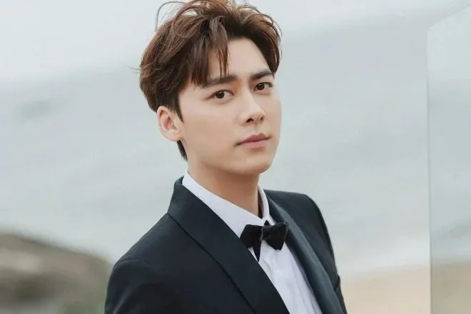 'Phục vụ' Lý Dịch Phong và loạt tài tử đình đám Cbiz, tại sao hot girl Blase Loan Loan không bị bắt giam?