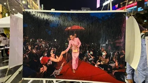 Người phụ nữ bị bỏ tù vì mặc váy hồng 'bắt chước' hoàng hậu Thái Lan