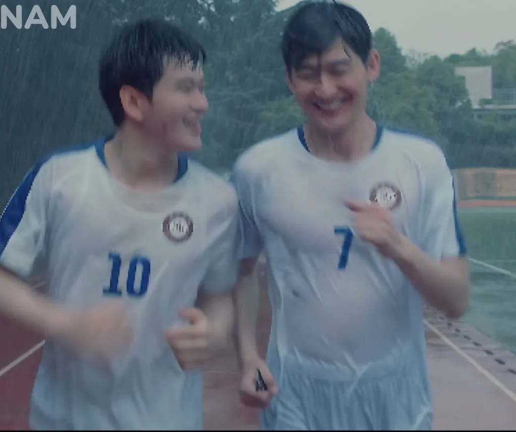 Trương Hàn vác 'bé mỡ' đi chạy bộ, Cnet mỉa mai 'ai cứu đôi mắt tôi với!'