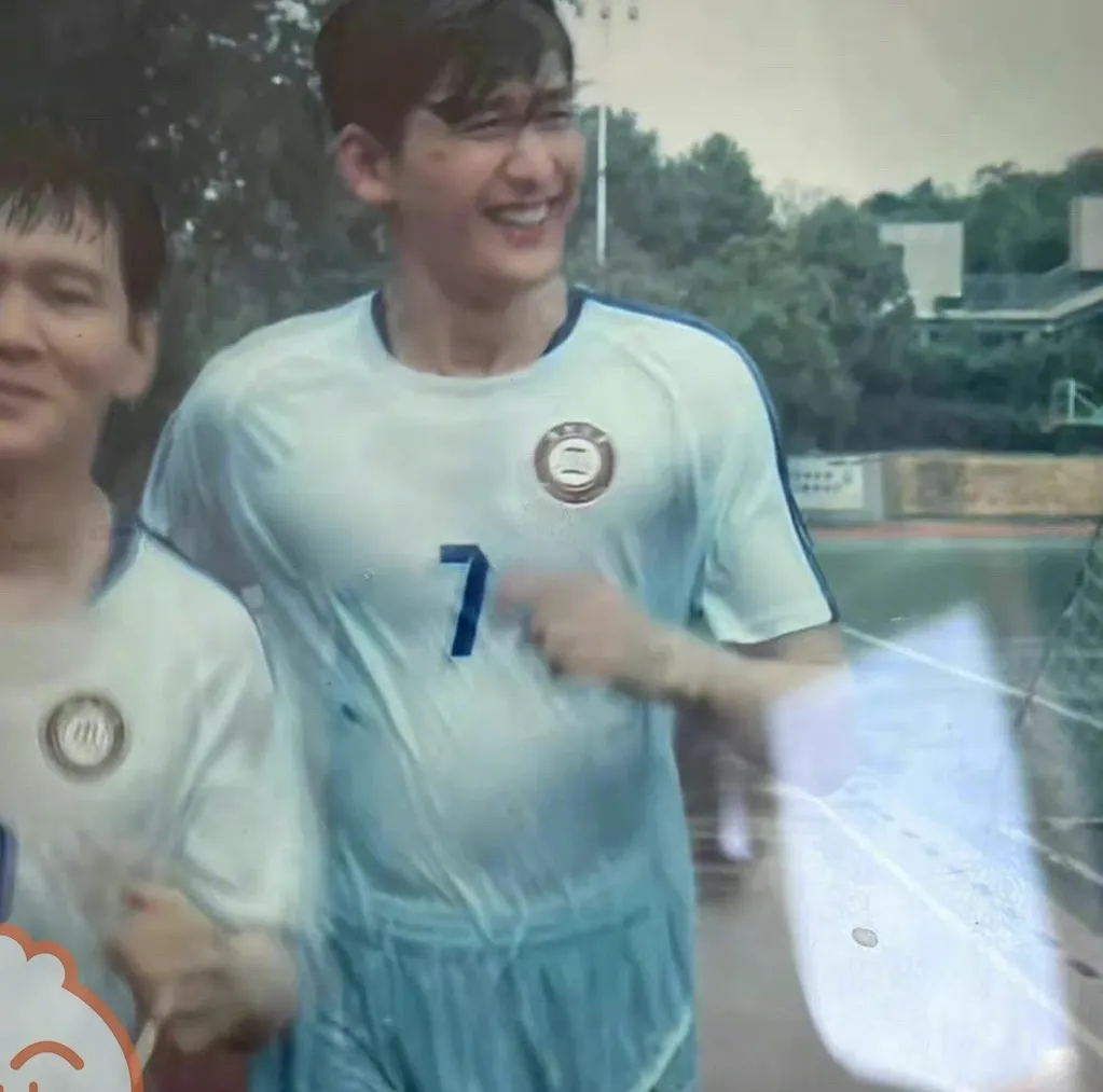 Trương Hàn vác 'bé mỡ' đi chạy bộ, Cnet mỉa mai 'ai cứu đôi mắt tôi với!'