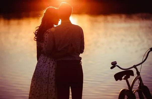 Ngày mai, 4 con giáp này vận đào hoa nở rộ, tình duyên viên mãn