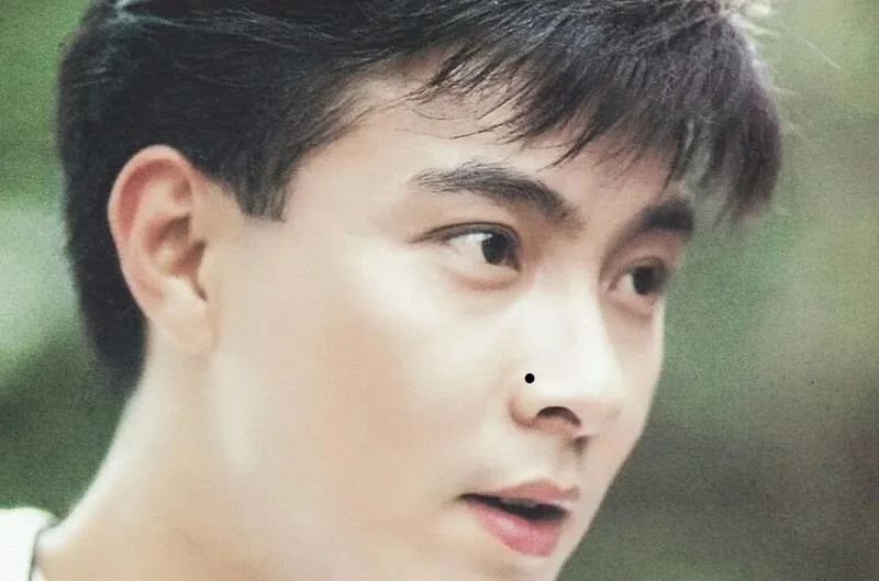 2 nốt ruồi của người đàn ông tiêu tiền như phá, không giữ được của