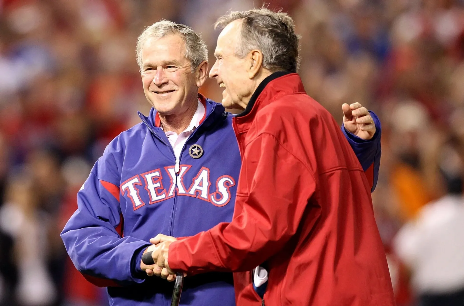 Ai là tổng thống Mỹ còn sống giàu có nhất?