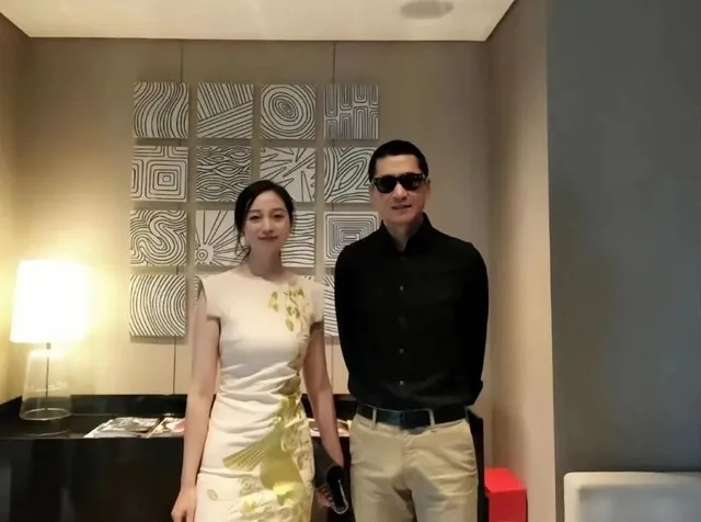 Lam Nghiên Nhi đăng ảnh chụp chung cùng Châu Kiệt, ẩn ý cả hai đang hẹn hò.