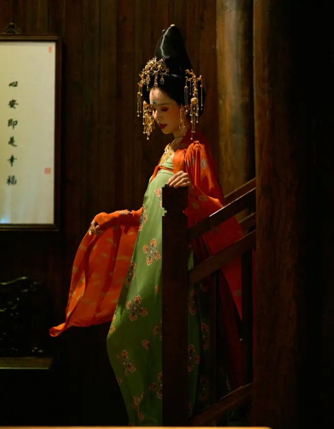 Nếu nữ diễn viên tròn  trịa thêm một chút thì tạo hình này sẽ hoàn hảo.