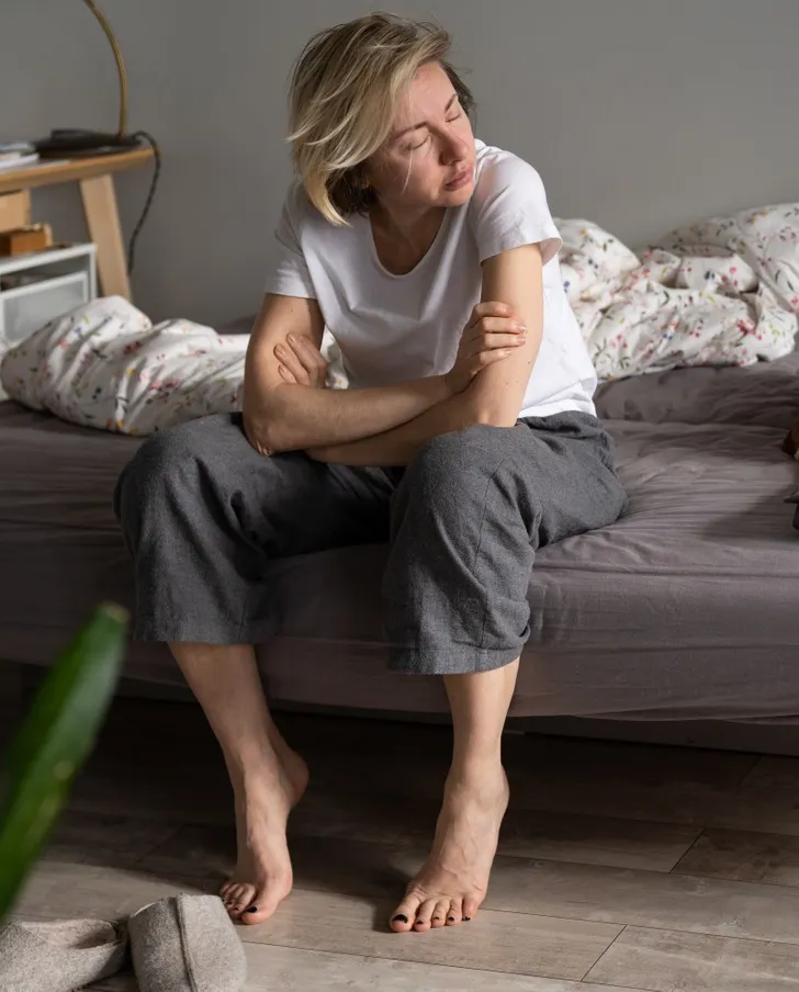 Cơ thể 'khóc thét' nếu bạn dành nhiều thời gian 'dán mắt' vào màn hình điện thoại