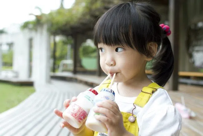 4 bí mật khiến chai Yakult luôn nhỏ xíu