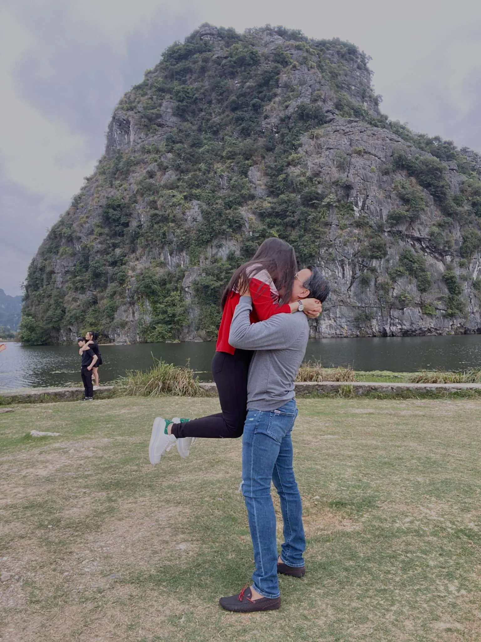 Cuộc sống hôn nhân của 'Vua cá Koi' và Hà Thanh Xuân hiện ra sao?