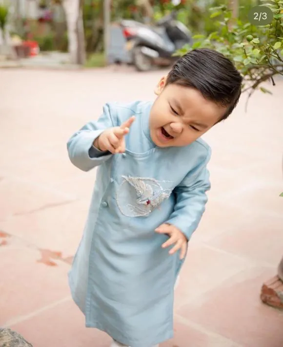 Hòa Minzy khiến dân tình 'gục ngã' trước biểu cảm cực đáng yêu của quý tử 