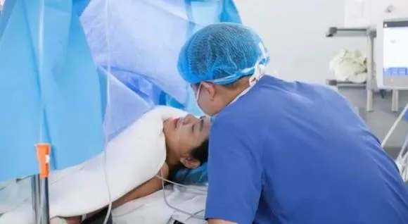 Khoảnh khắc hiếm hoi trong hành trình sinh nở của Phạm Quỳnh Anh lần đầu được hé lộ 