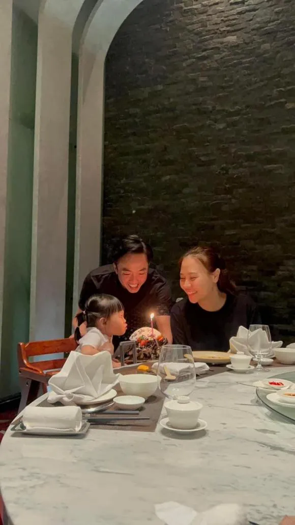 Khoe loạt ảnh gia đình hạnh phúc, Cường Đôla thẳng tay 'bóc mẽ' ái nữ đầu lòng 