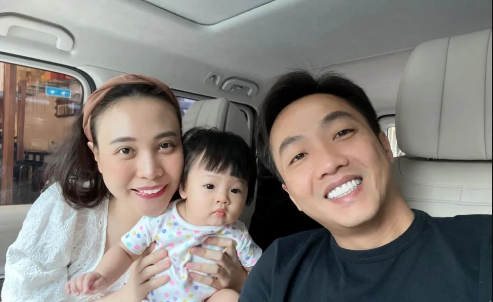 Khoe loạt ảnh gia đình hạnh phúc, Cường Đôla thẳng tay 'bóc mẽ' ái nữ đầu lòng 