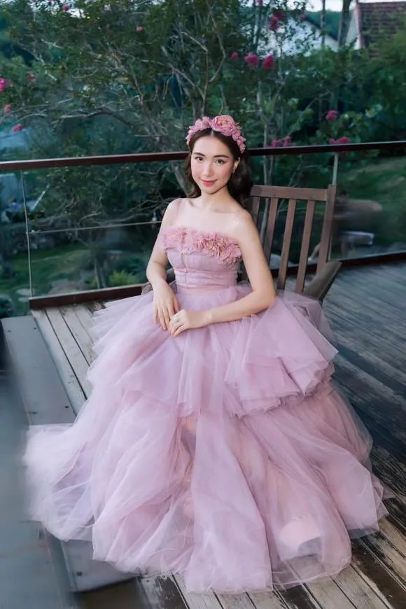 Hòa Minzy chứng minh 'phụ nữ đẹp nhất khi chẳng thuộc về ai', nhan sắc đỉnh cao gây mê mẩn
