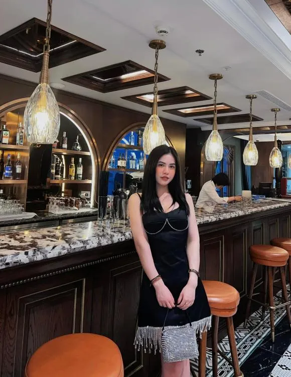 Vợ cũ vừa khoe nhan sắc sang chảnh, Việt Anh đã có thái độ lạ