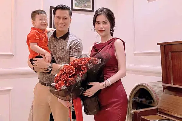 Vợ cũ vừa khoe nhan sắc sang chảnh, Việt Anh đã có thái độ lạ