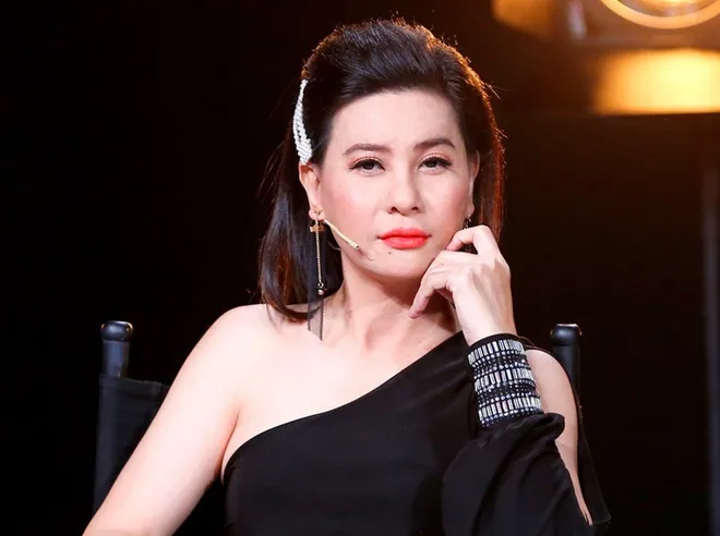 Vừa đăng đàn chúc mừng Hồng Đăng và Hồ Hoài Anh, Cát Phượng đã nhận về 'rổ gạch đá'