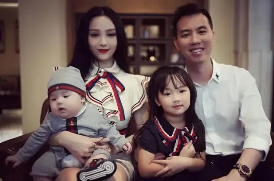 Nhan sắc khác lạ đến ngỡ ngàng của Huyền Baby ở tuổi 33