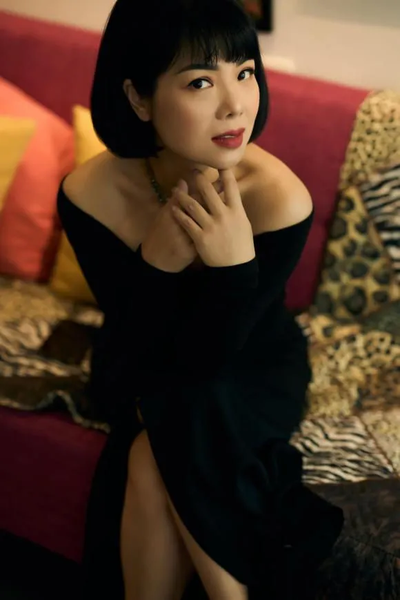 Nữ MC Bạch Dương gây ngỡ ngàng với nhan sắc hiện tại sau nhiều năm vắng bóng