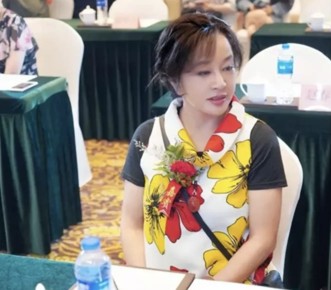 Phát 'sốt' trước nhan sắc của 'Võ Tắc Thiên' Lưu Hiểu Khánh ở tuổi U70