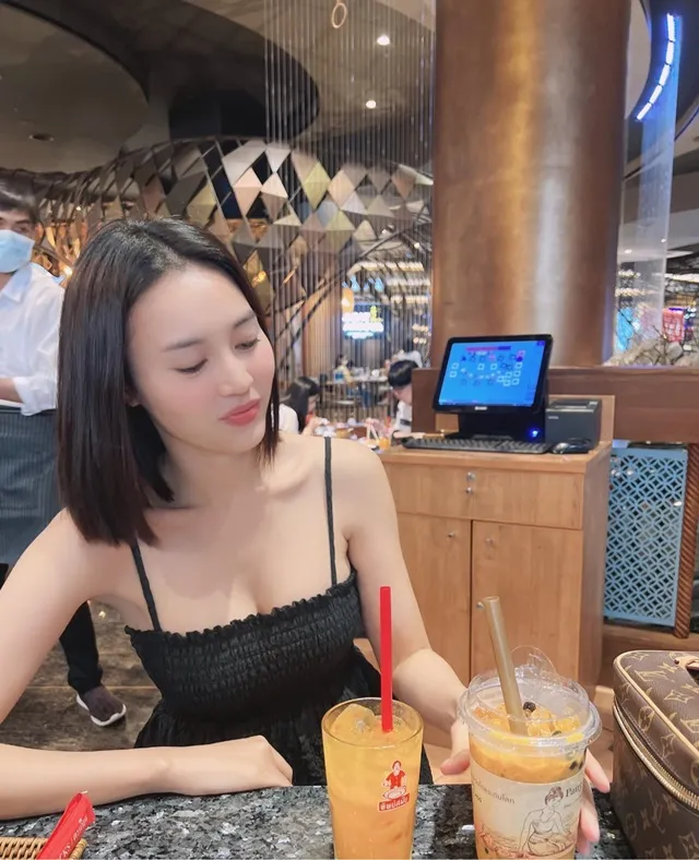 Rũ bỏ hình ảnh ngọc nữ, Ninh Dương Lan Ngọc diện đồ trễ nải đầy nhức nhối 