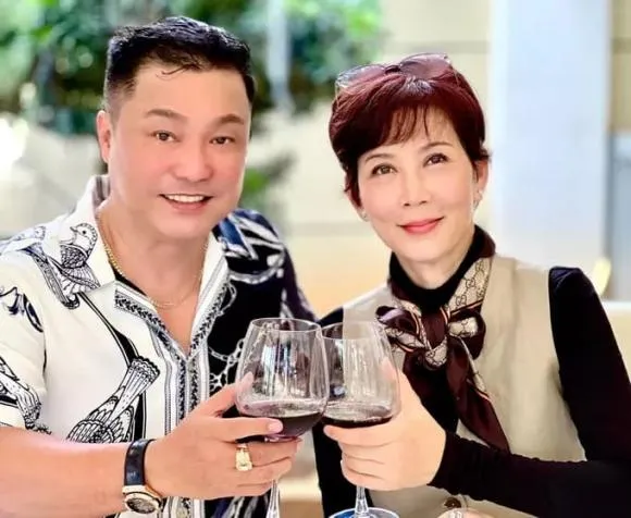 Lý Hùng hội ngộ tình đầu và Diễm Hương: Nhan sắc 2 mỹ nhân đình đám gây 'sốt'