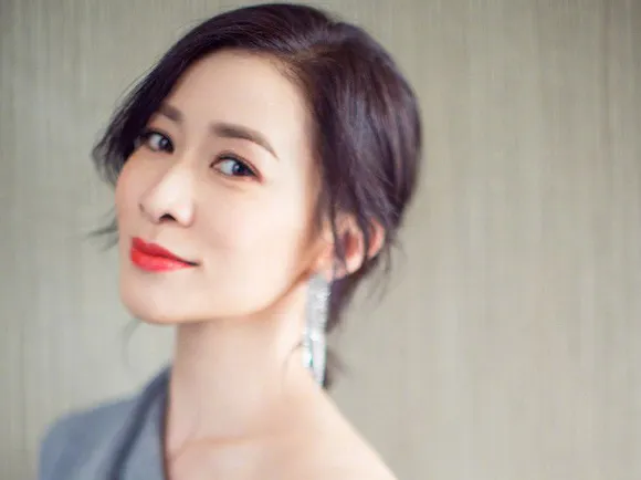 Xa Thi Mạn khiến dân tình phát sốt với nhan sắc mặt mộc ở tuổi U50