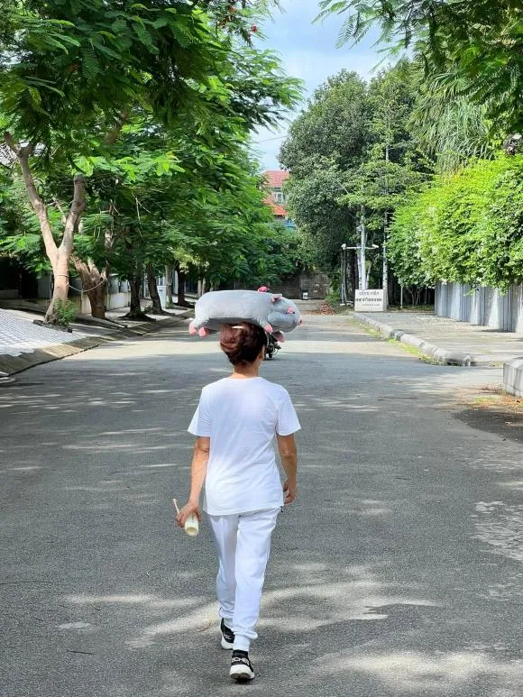 Dù được khen nịnh mẹ vợ cực khéo nhưng Kim Lý vẫn phải đính chính điều này 
