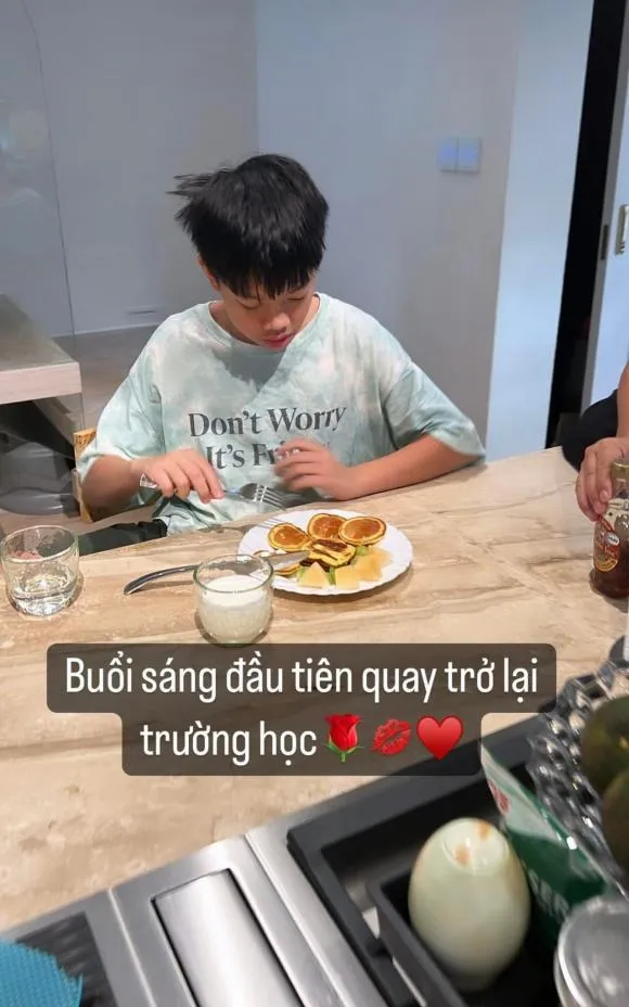 Dù được khen nịnh mẹ vợ cực khéo nhưng Kim Lý vẫn phải đính chính điều này 